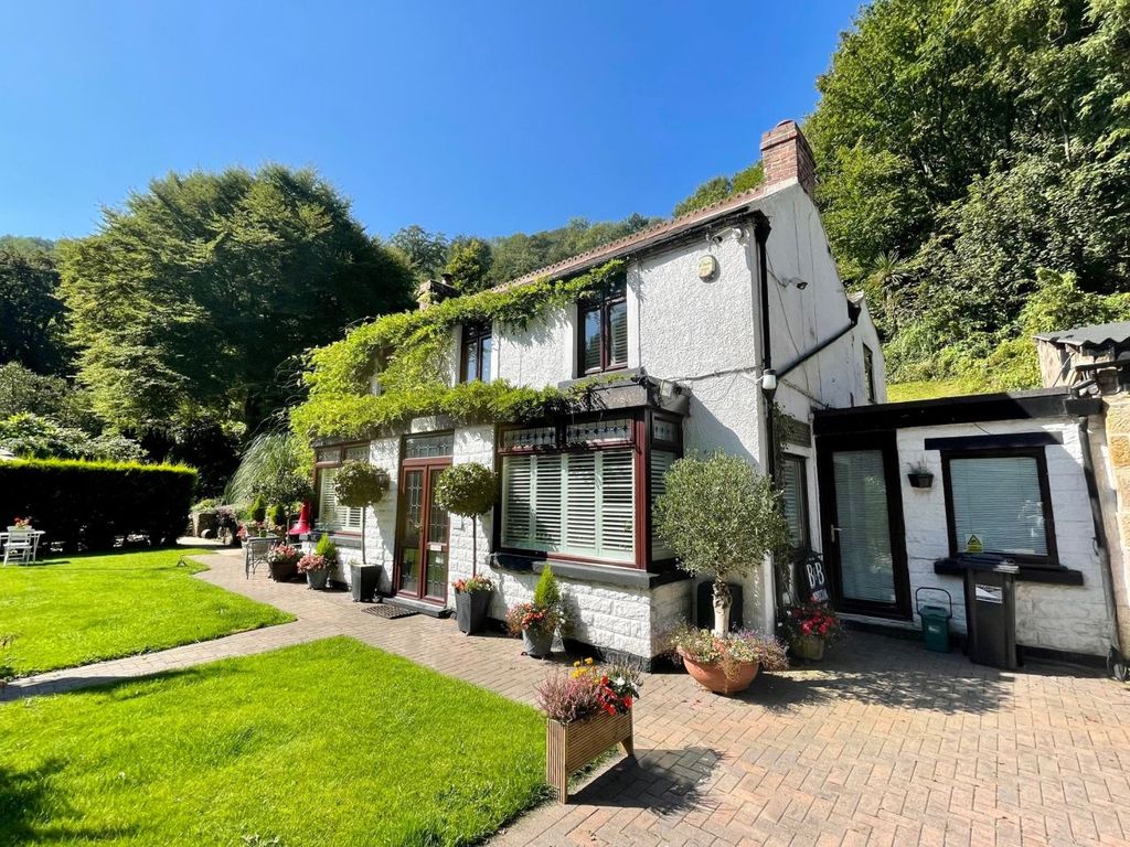 4 bed detached house for sale in Dale Road, Matlock DE4, £550,000