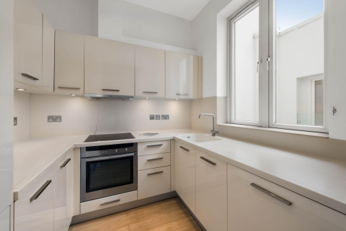 2 bed flat for sale in Pont Street, London SW1X, £1,950,000