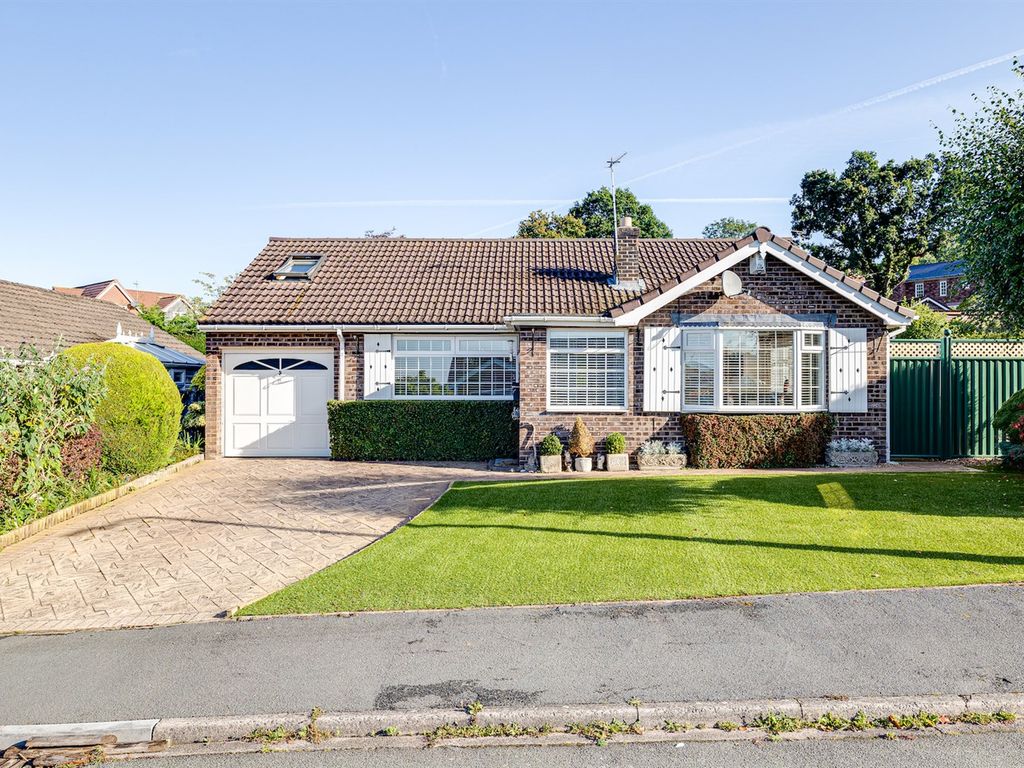 2 bed detached bungalow for sale in The Dell, Kelsall, Tarporley CW6, £385,000
