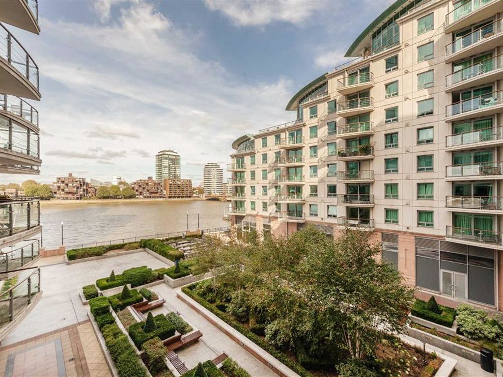 2 bed flat for sale in St. George Wharf, London SW8, £799,950