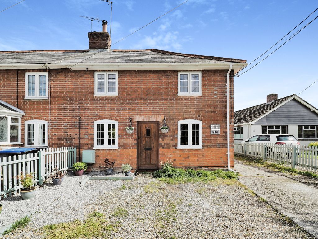 3 bed end terrace house for sale in Gravel Close, Downton, Salisbury, Wiltshire SP5, £425,000