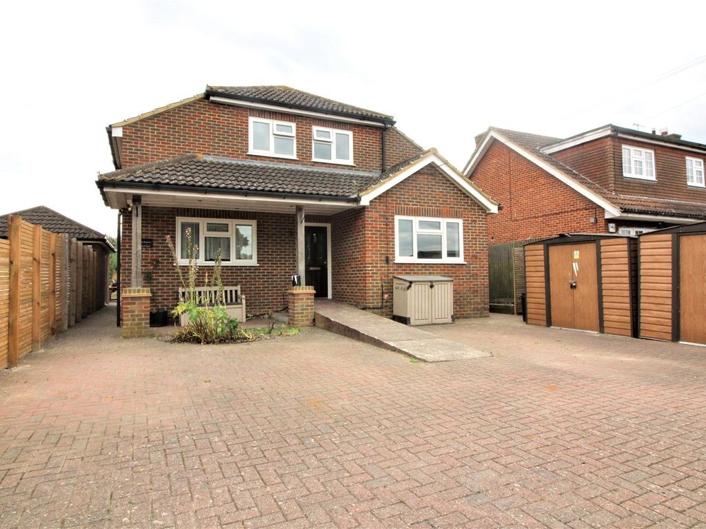 5 bed detached house to rent in Buttway Lane, Cliffe, Rochester, Kent ME3, £2,200 pcm