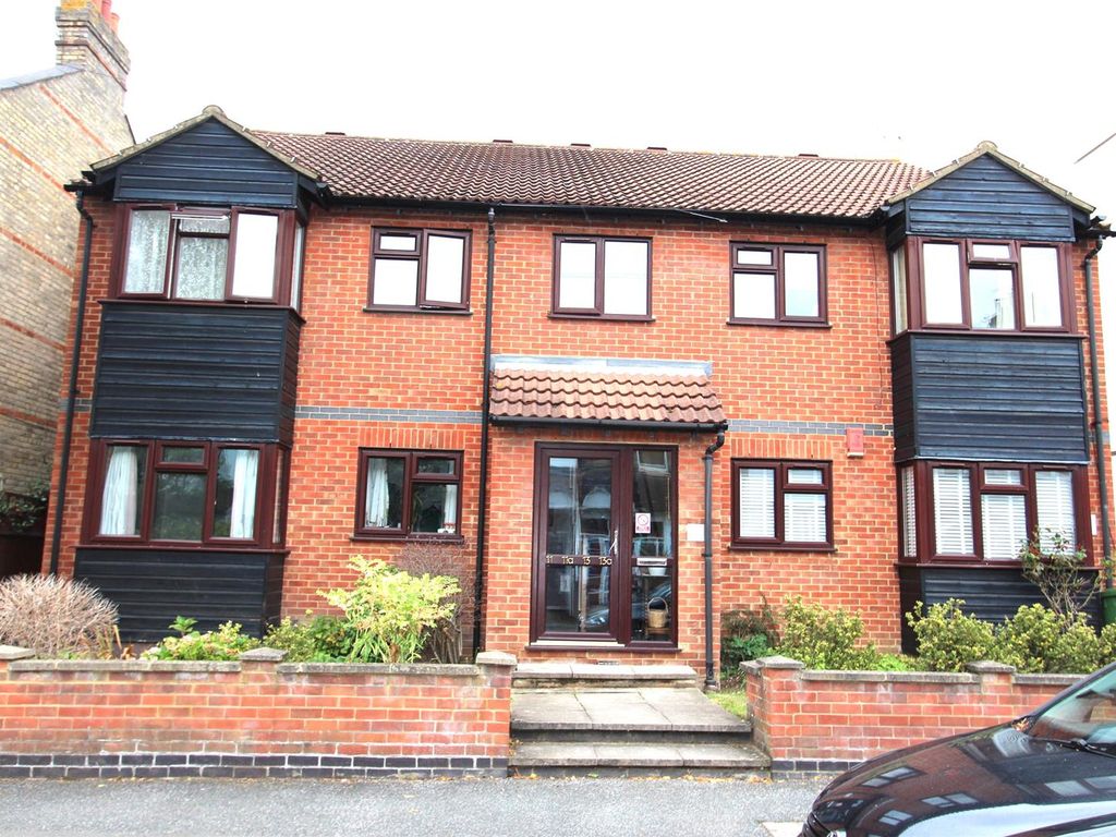 2 bed flat for sale in Woodland Road, London E4, £350,000