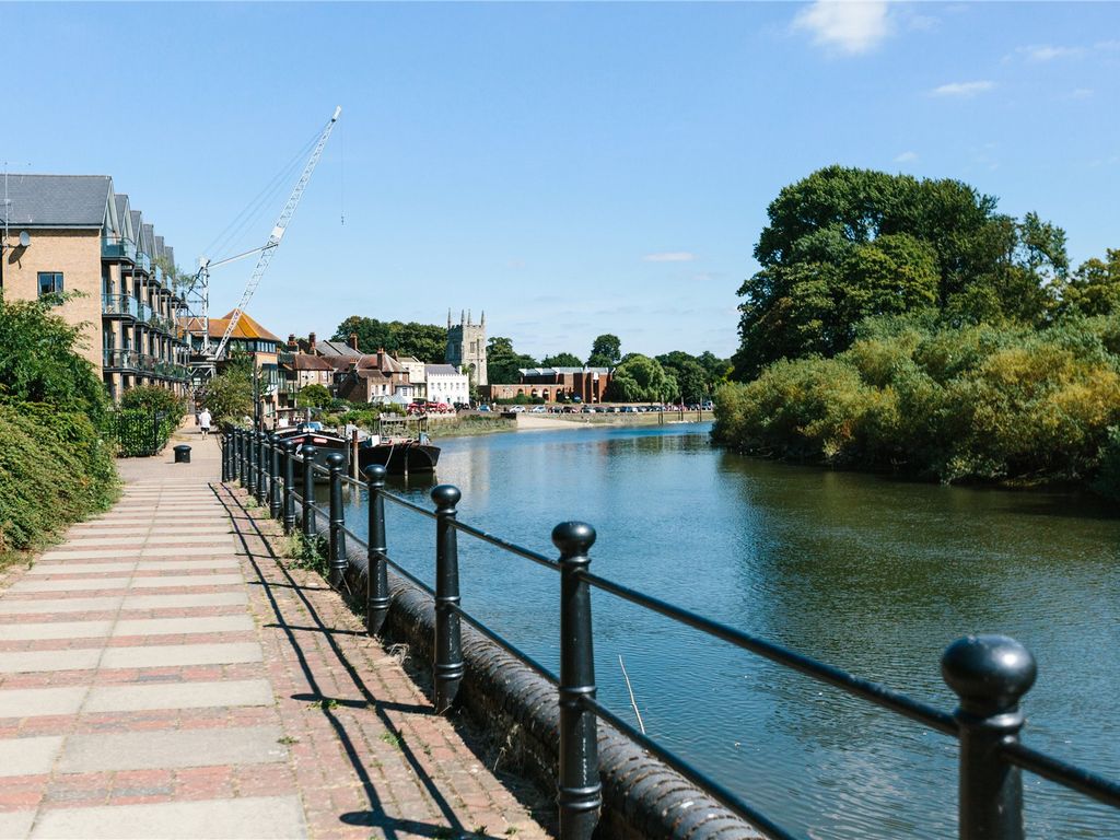 1 bed flat for sale in Lower Square, Isleworth Riverside, Isleworth TW7, £465,000