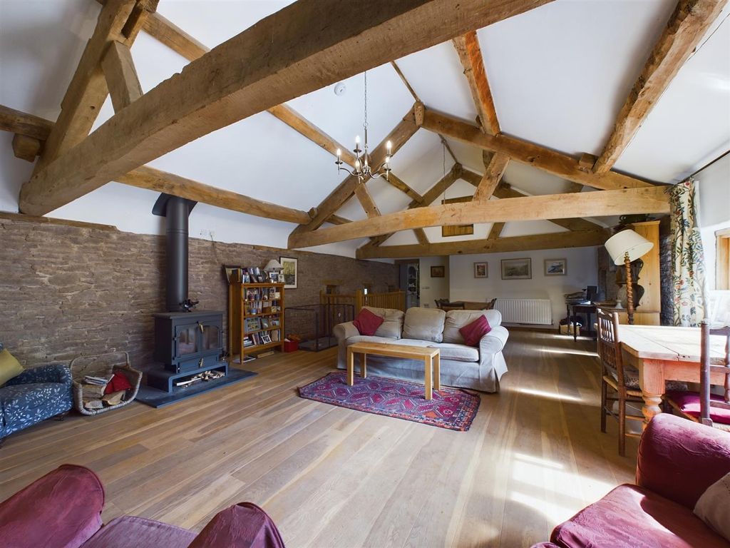 4 bed barn conversion for sale in Westbrook, Hereford HR3, £675,000