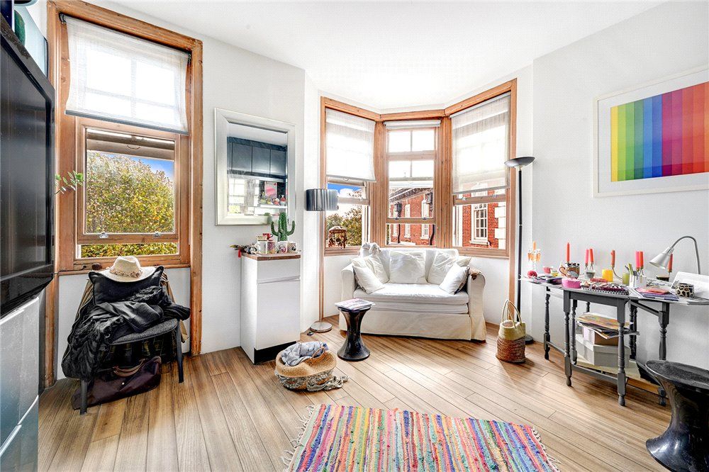 1 bed flat for sale in Embankment Gardens, Chelsea, London SW3, £599,000