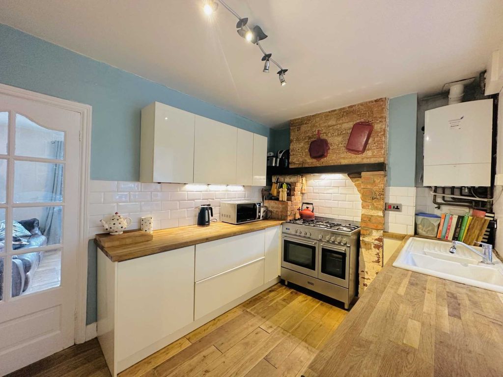 3 bed semi-detached house for sale in Townsend Cottages, South Stoke RG8, £450,000