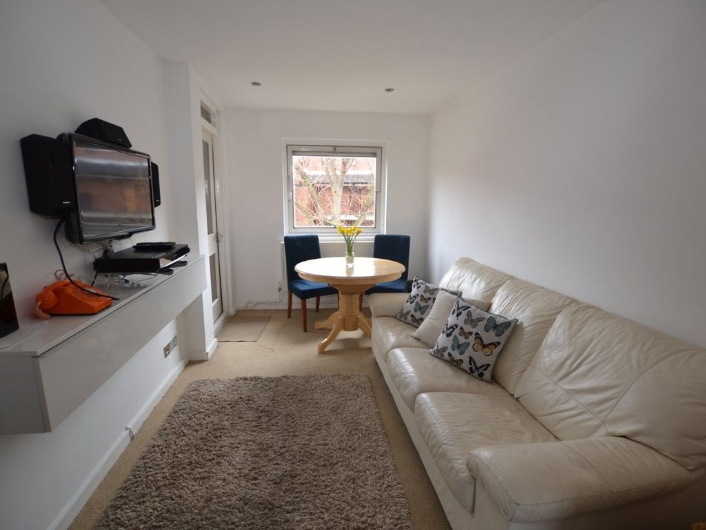 1 bed flat for sale in Cooper Close, London SE1, £375,000