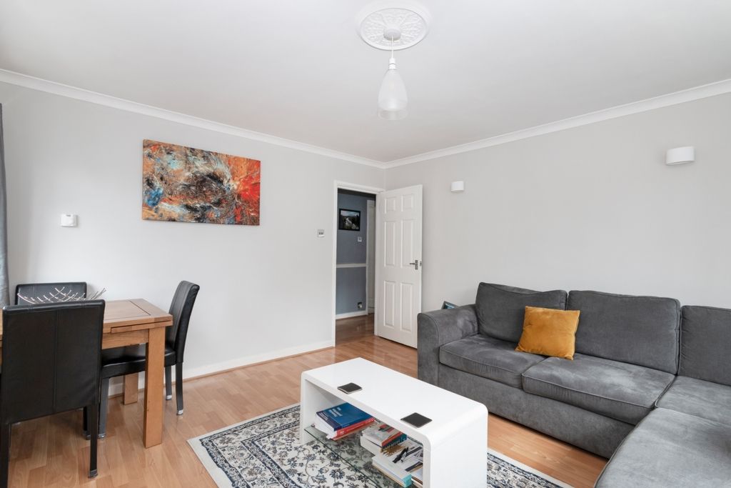 1 bed flat for sale in St. Ann's Hill, Wandsworth SW18, £345,000