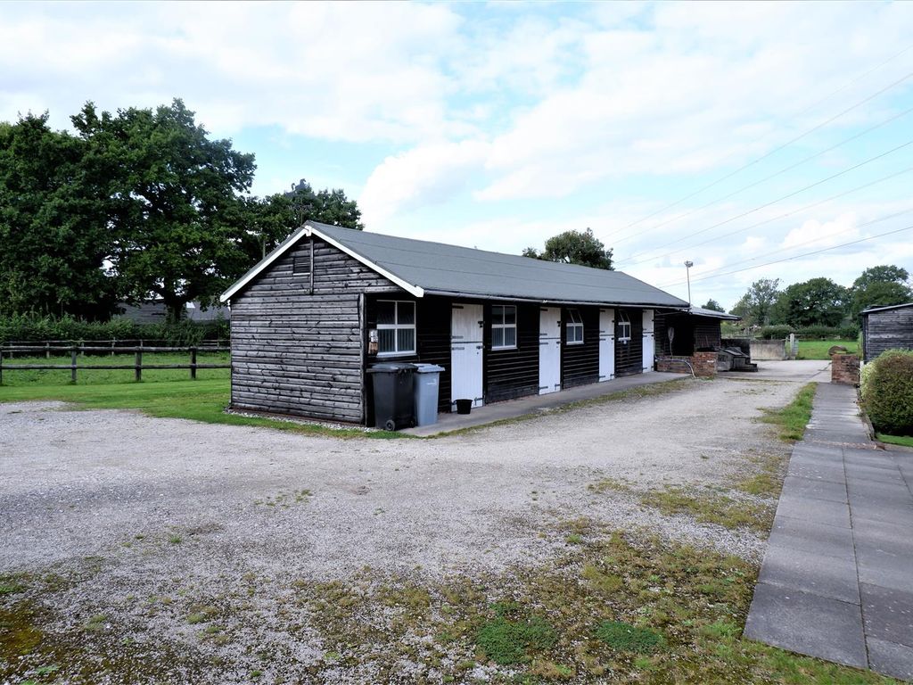 2 bed equestrian property for sale in Prospect Lane, Alderley Edge SK9, £650,000
