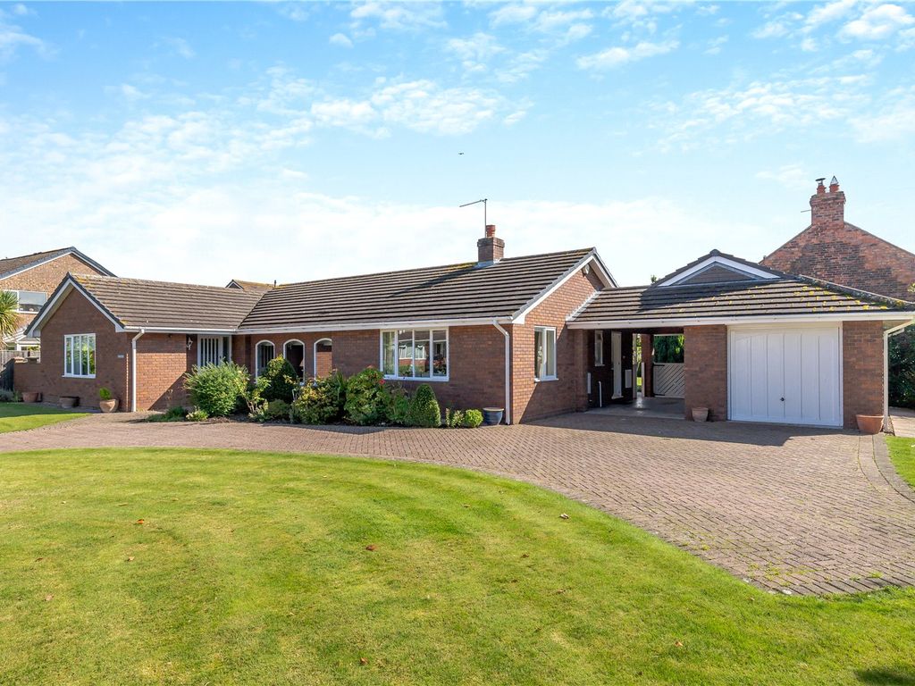 3 bed bungalow for sale in Farndon, Chester, Cheshire CH3, £695,000