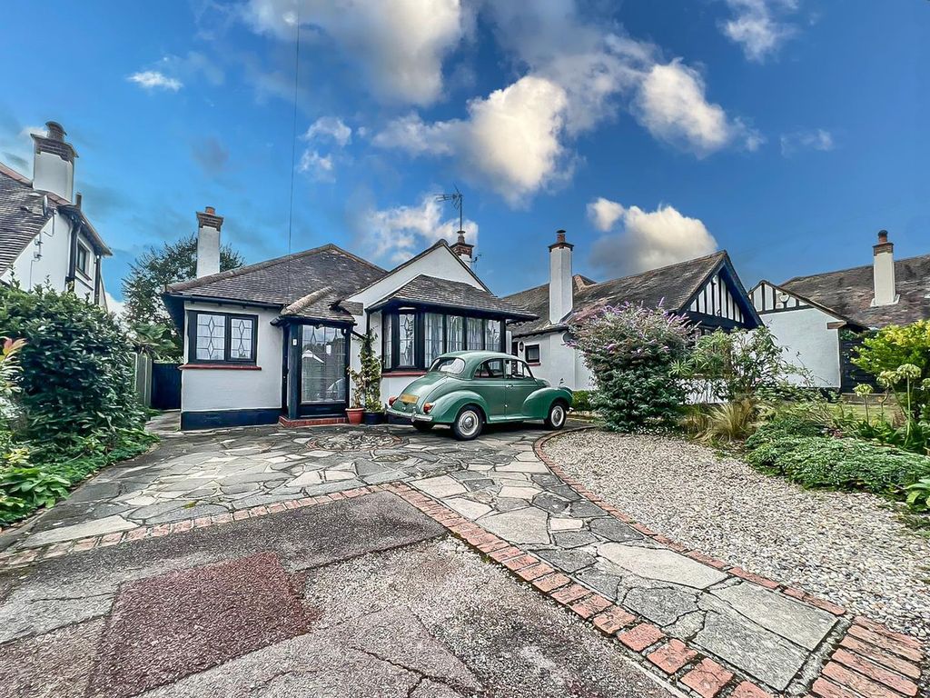 3 bed detached bungalow for sale in Burlescoombe Close, Southend-On-Sea SS1, £650,000