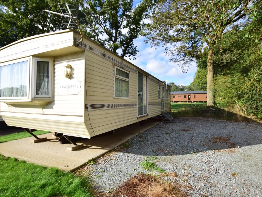 2 bed mobile/park home to rent in Emms Lane, Brooks Green, Horsham RH13, £1,000 pcm