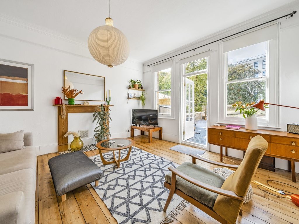1 bed flat for sale in Dartmouth Road, London SE23, £375,000