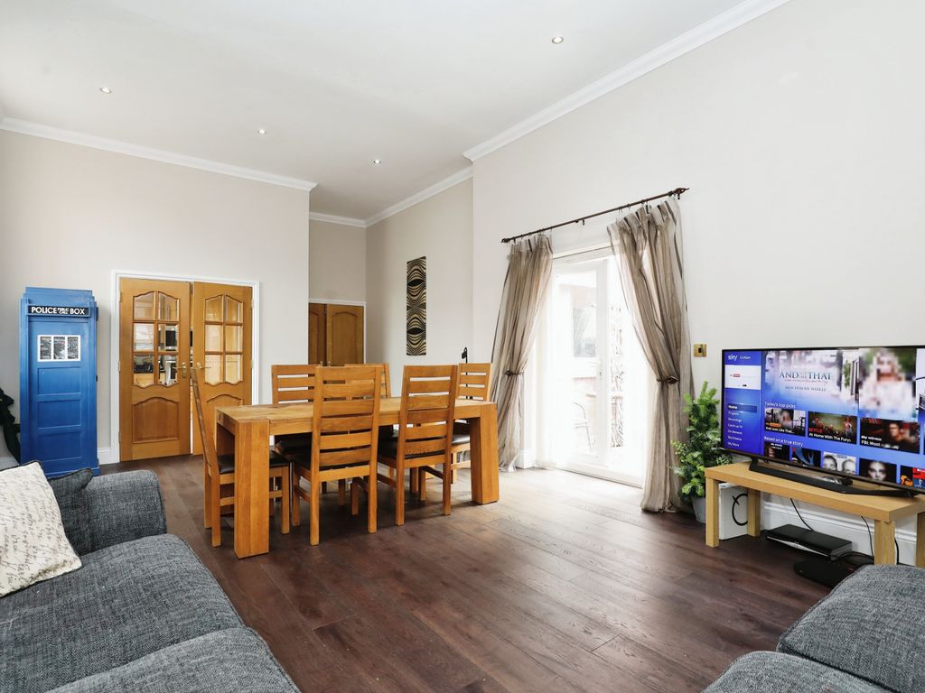 2 bed flat for sale in 16 Warwick Road, Stratford-Upon-Avon CV37, £375,000