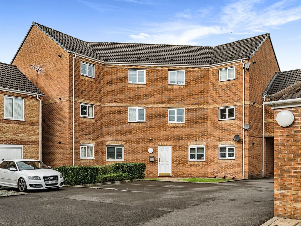 2 bed flat for sale in Bean Drive, Tipton DY4, £120,000