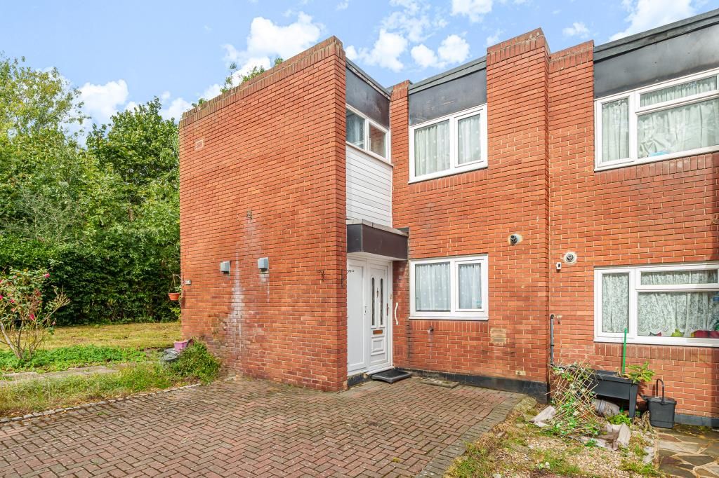 2 bed terraced house for sale in Stanmore, Middlesex HA7, £420,000