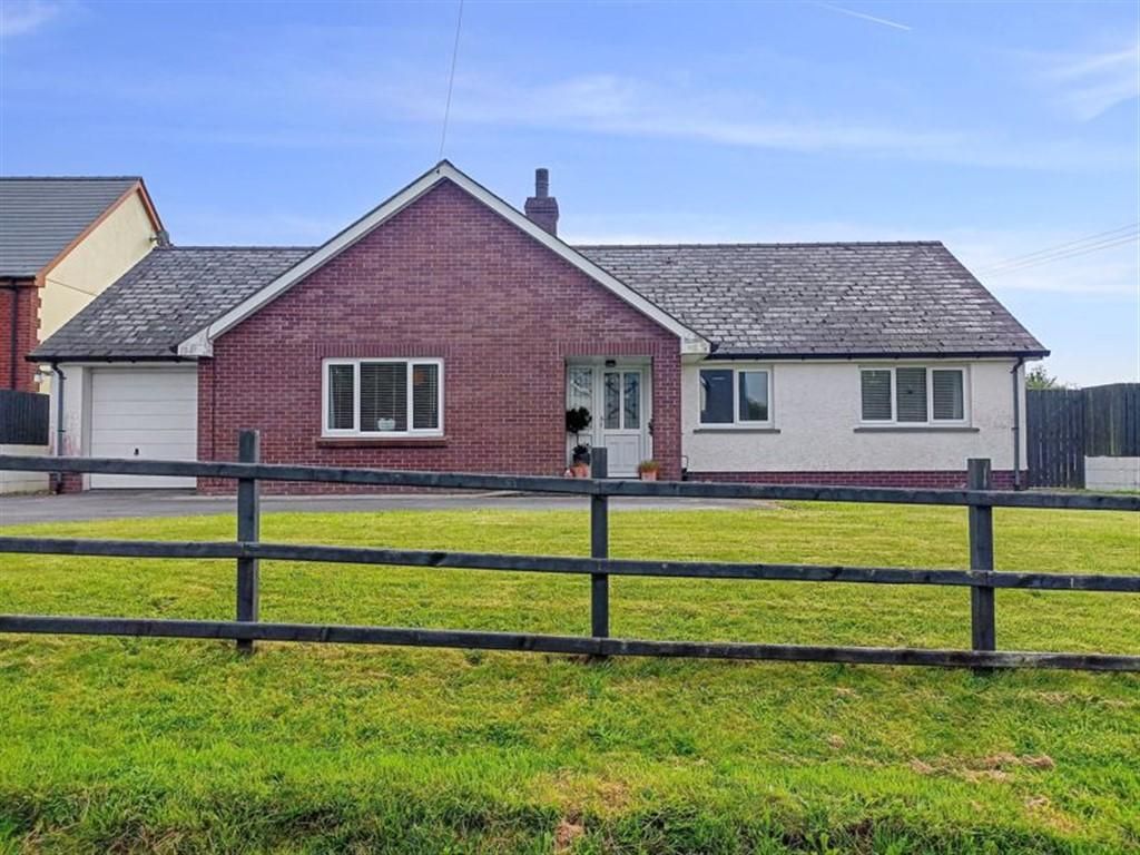 3 bed detached bungalow for sale in Capel Iwan, Newcastle Emlyn, Carmarthenshire SA38, £340,000