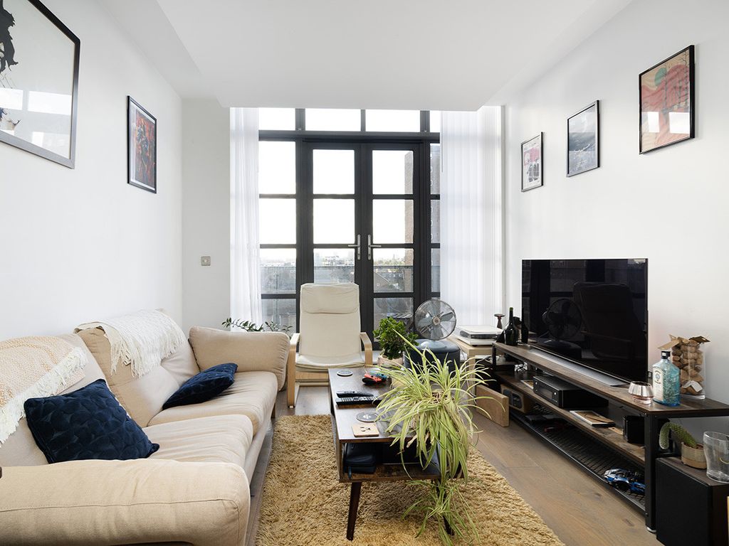 2 bed flat for sale in Chatham Place, Hackney E9, £625,000