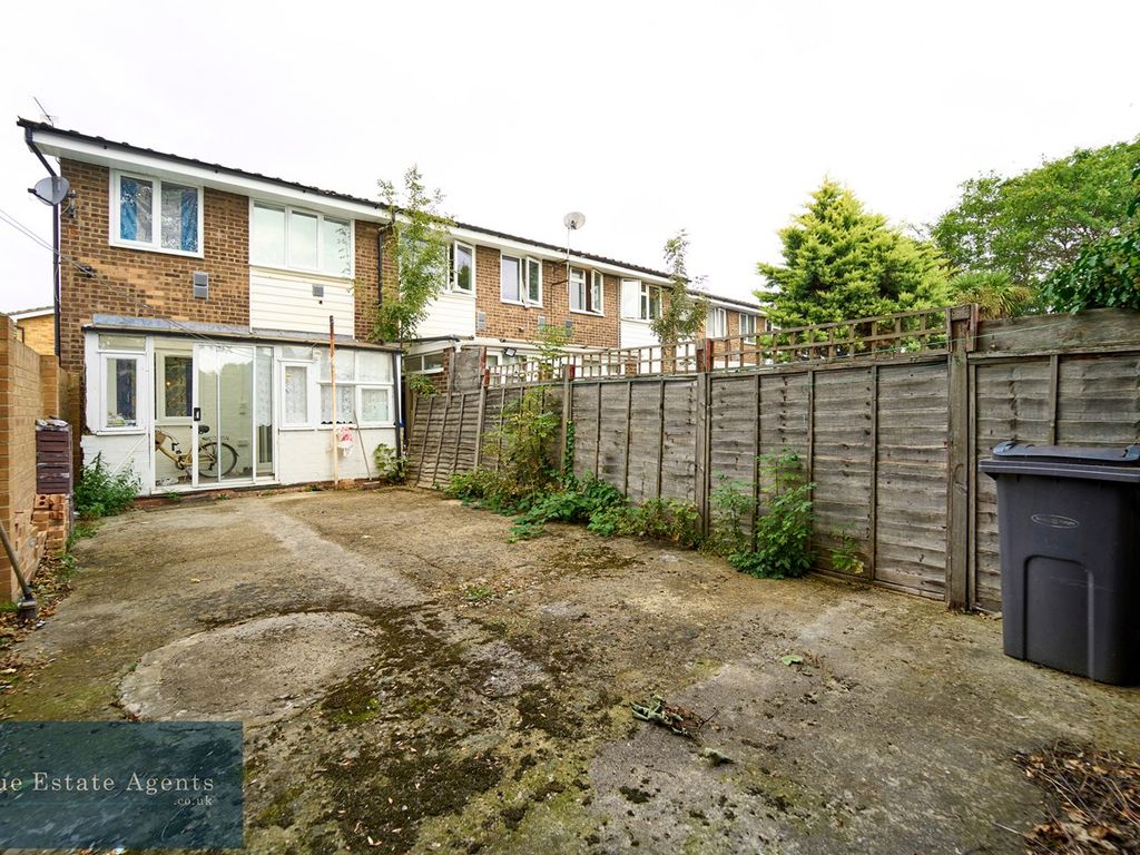 3 bed end terrace house for sale in Beechcroft Close, Hounslow TW5, £459,950