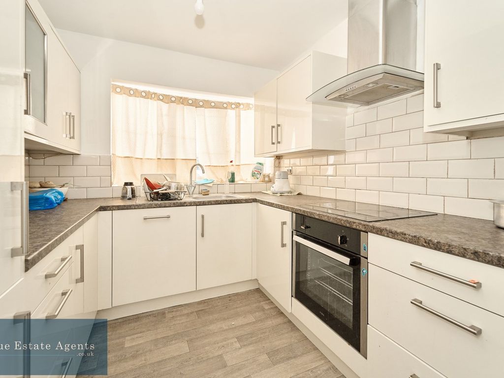 3 bed end terrace house for sale in Beechcroft Close, Hounslow TW5, £459,950