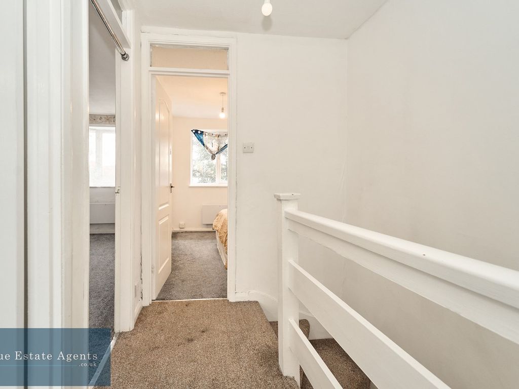 3 bed end terrace house for sale in Beechcroft Close, Hounslow TW5, £459,950