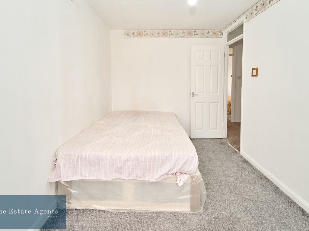 3 bed end terrace house for sale in Beechcroft Close, Hounslow TW5, £459,950