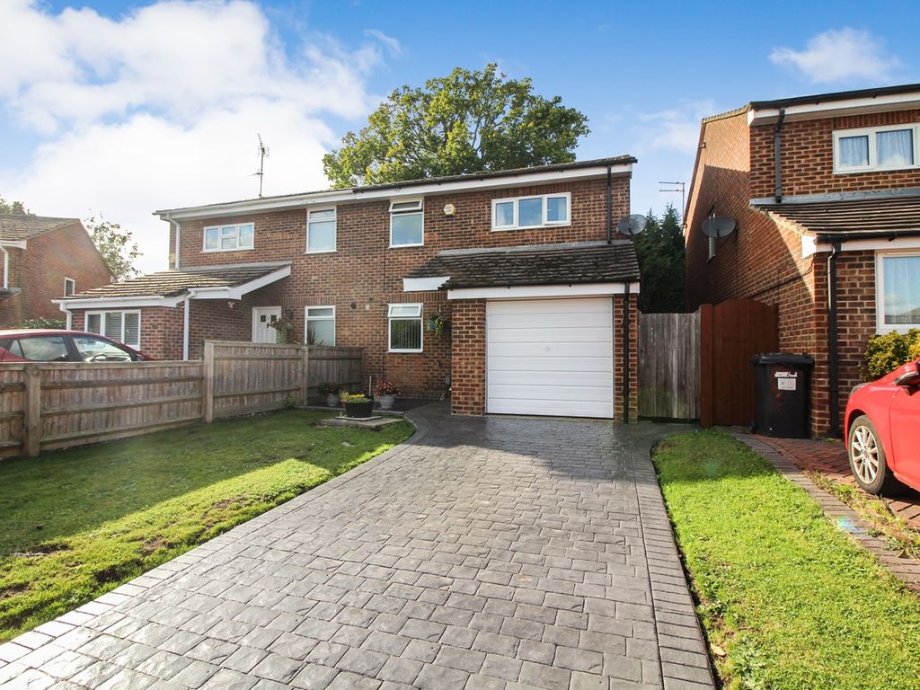 3 bed semi-detached house for sale in Mackay Close, Calcot, Reading RG31, £385,000