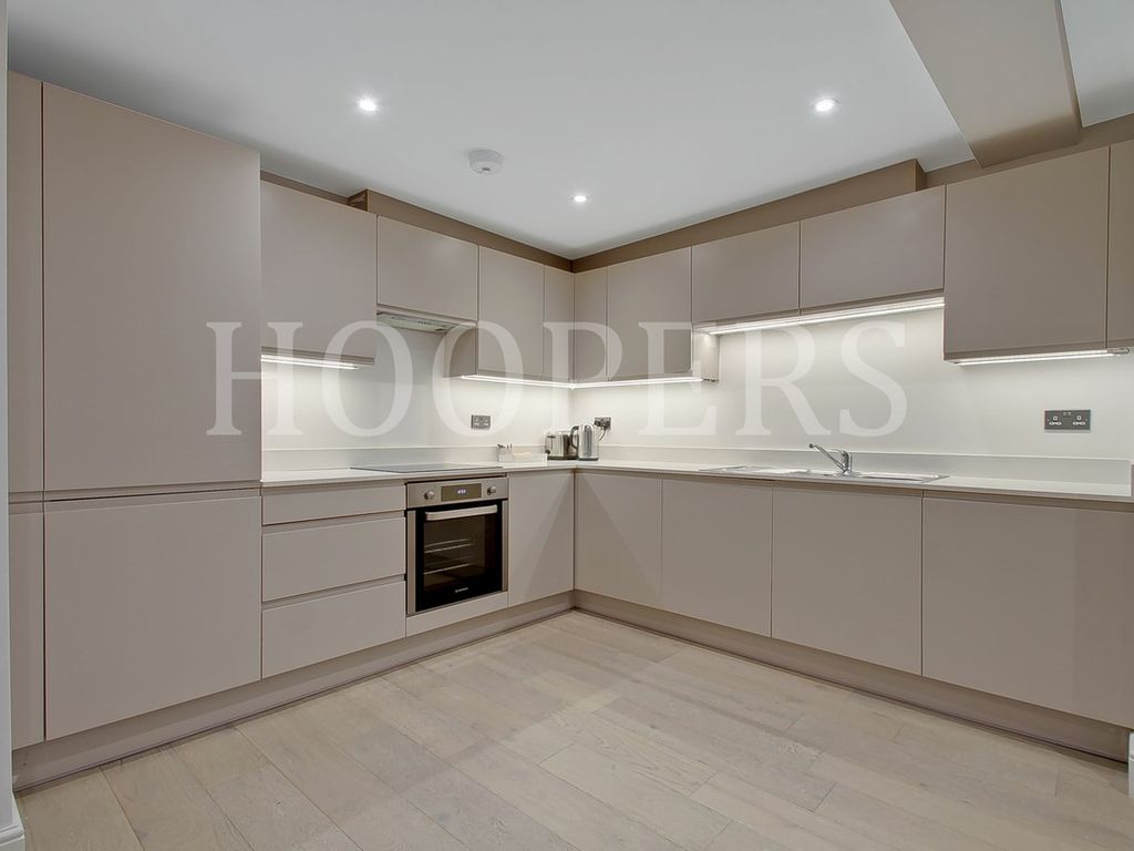 2 bed flat for sale in Waterloo Road, London NW2, £430,000