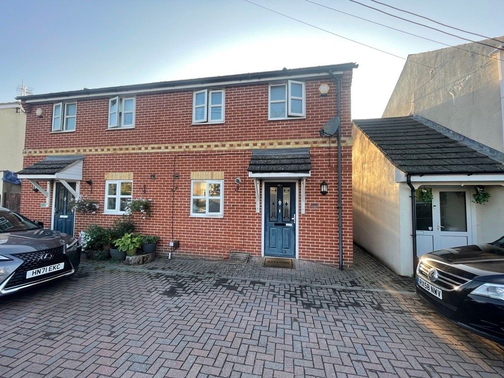 3 bed semi-detached house for sale in Whitley Wood Lane, Reading RG2, £375,000