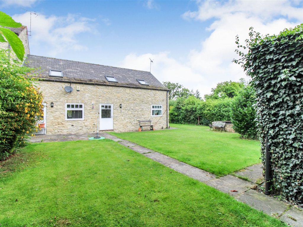 3 bed barn conversion for sale in The Stables, Pollums Farm, Lumby, South Milford LS25, £400,000