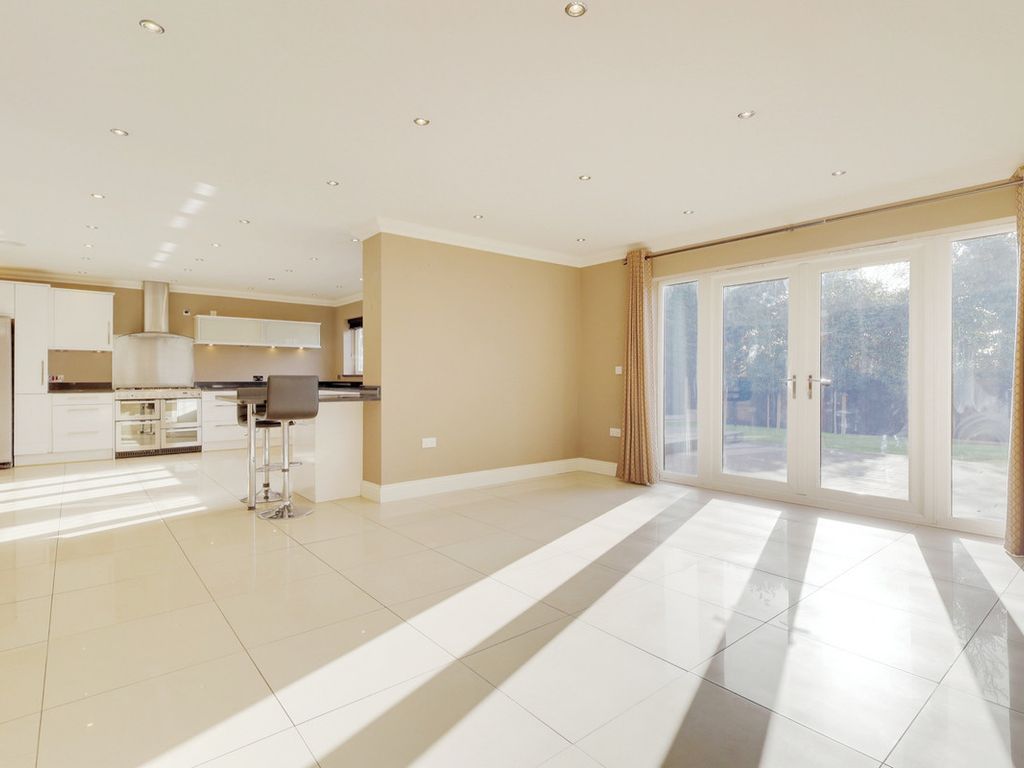 5 bed detached house for sale in Crays Hill Road, Billericay CM11, £830,000