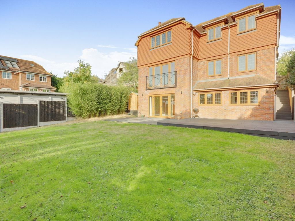 5 bed detached house for sale in Crays Hill Road, Billericay CM11, £830,000