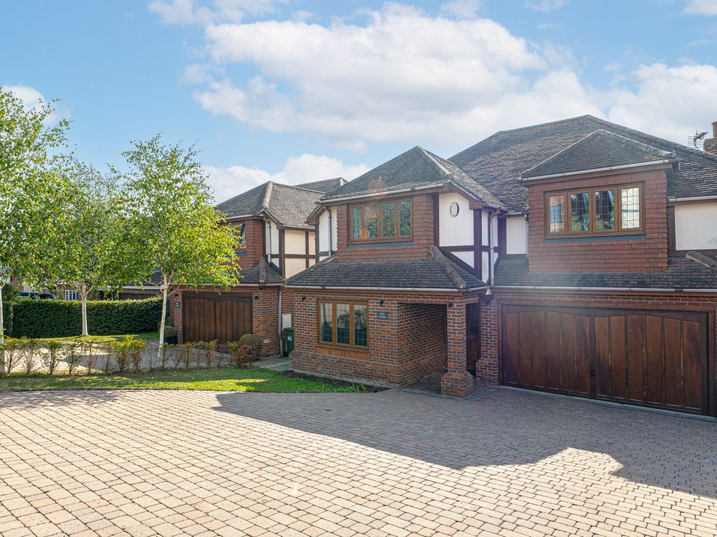 5 bed detached house for sale in Crays Hill Road, Billericay CM11, £830,000