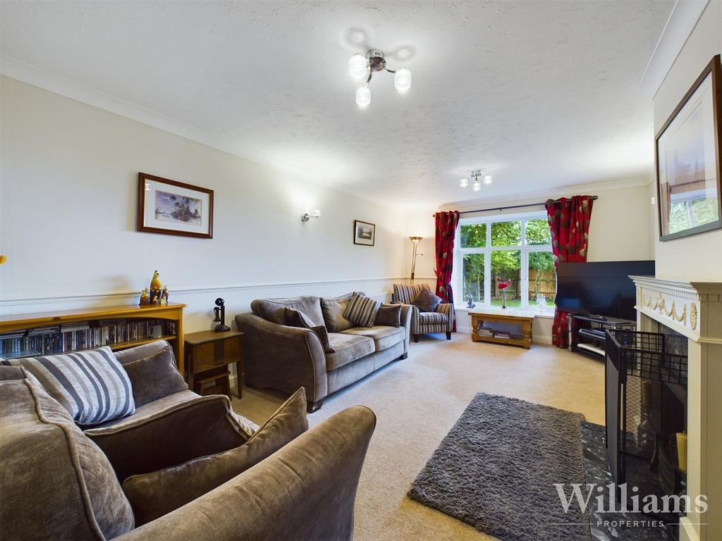 4 bed detached house for sale in Bishops Meadow, Bierton, Aylesbury HP22, £750,000