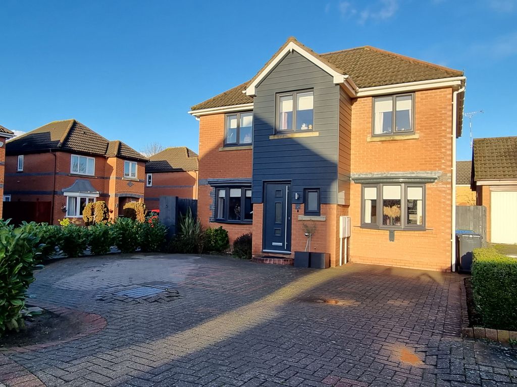 4 bed detached house for sale in Napton Rise, Southam CV47, £425,000