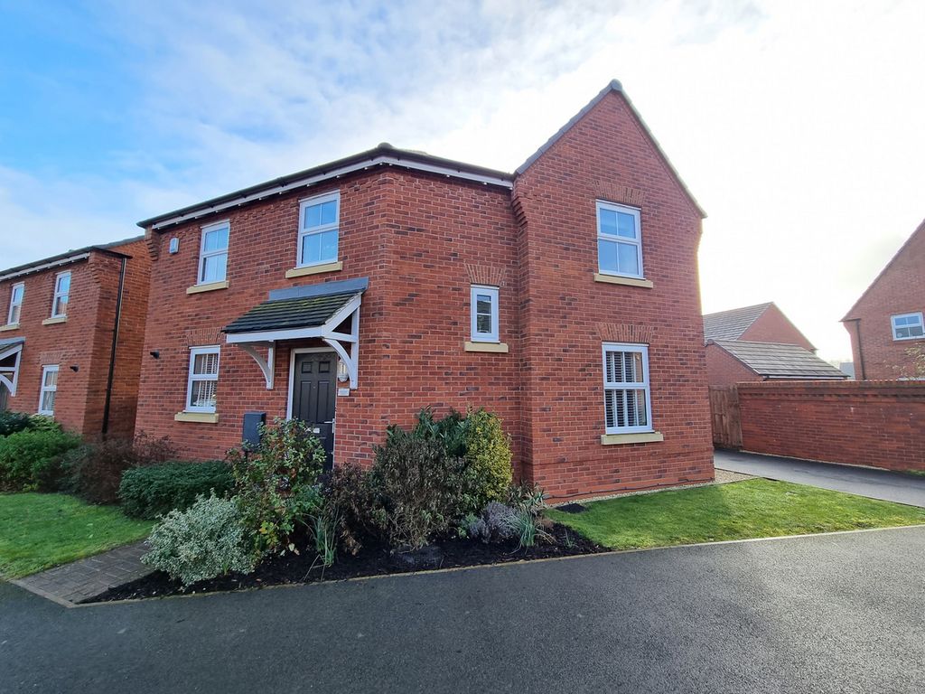 3 bed detached house for sale in Meadow Drive, Long Itchington CV47, £390,000