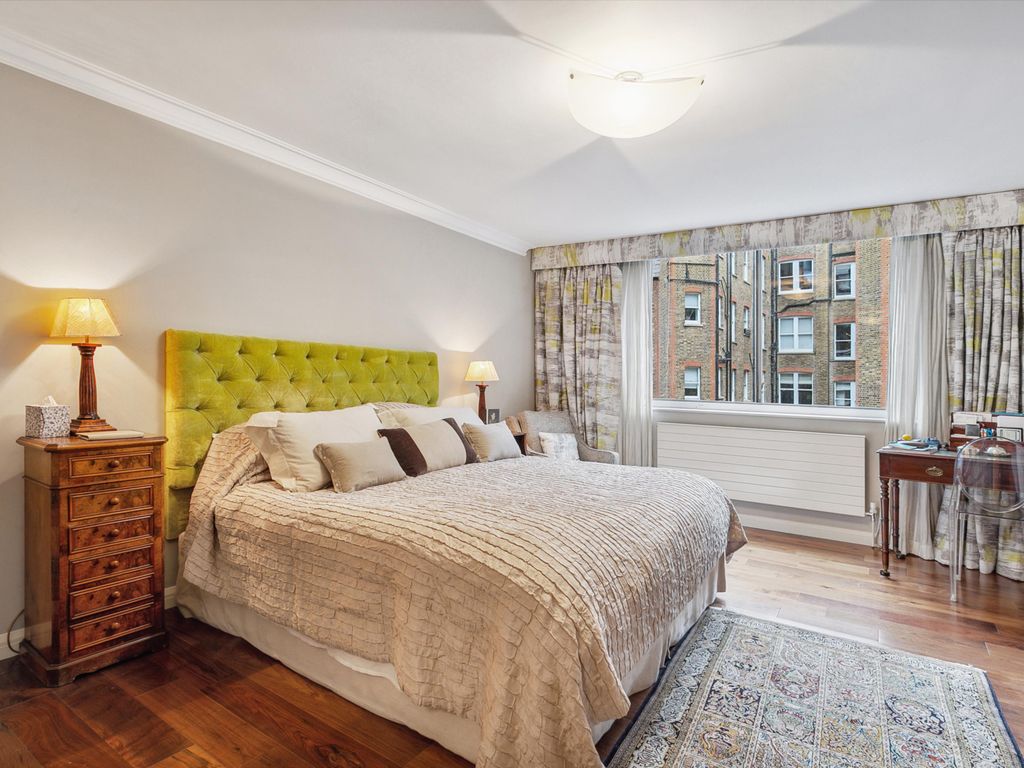 3 bed flat for sale in Rutland Gate, Knightsbridge, London SW7, £2,750,000