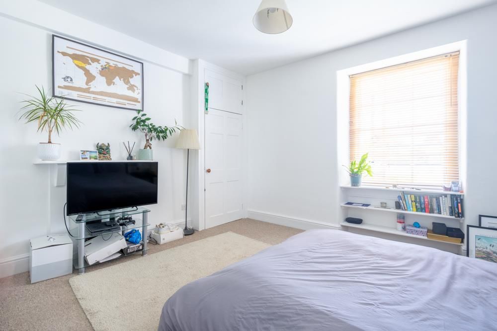 2 bed flat for sale in Park Street, Bath BA1, £350,000