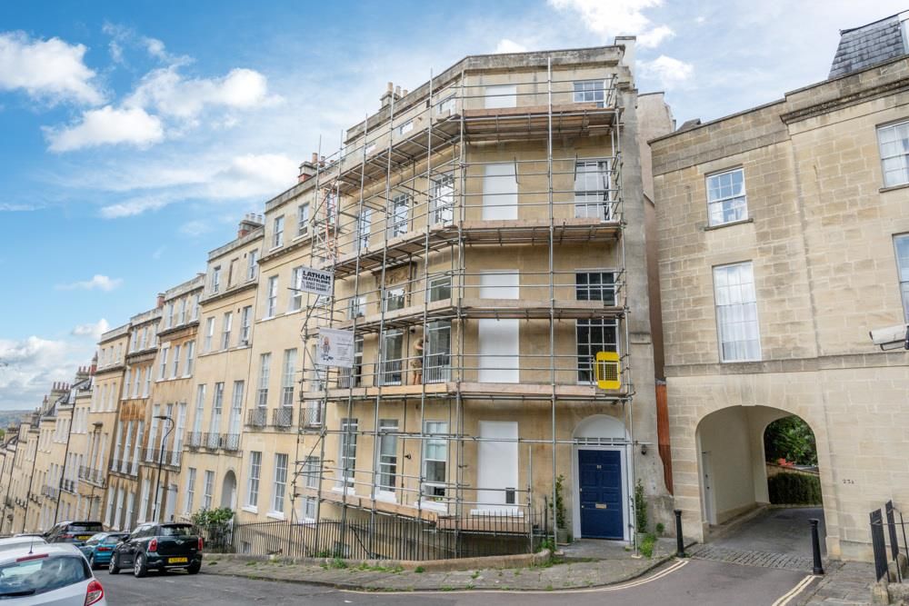 2 bed flat for sale in Park Street, Bath BA1, £350,000
