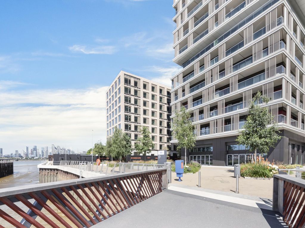 3 bed flat for sale in Deanston Wharf, Riverscape, London E16, £875,000