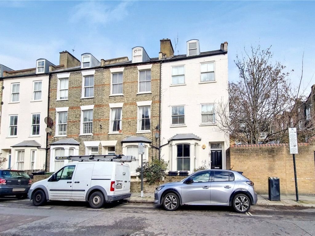 1 bed flat for sale in Charteris Road, London N4, £380,000