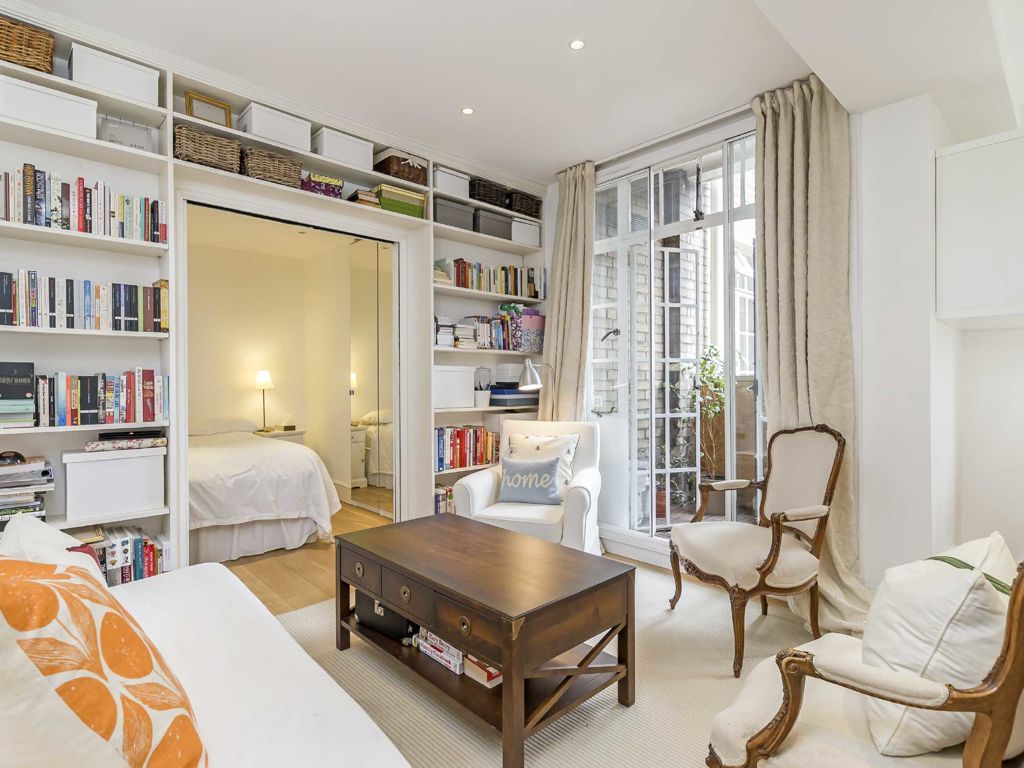 Studio for sale in Upper Woburn Place, London WC1H, £335,000