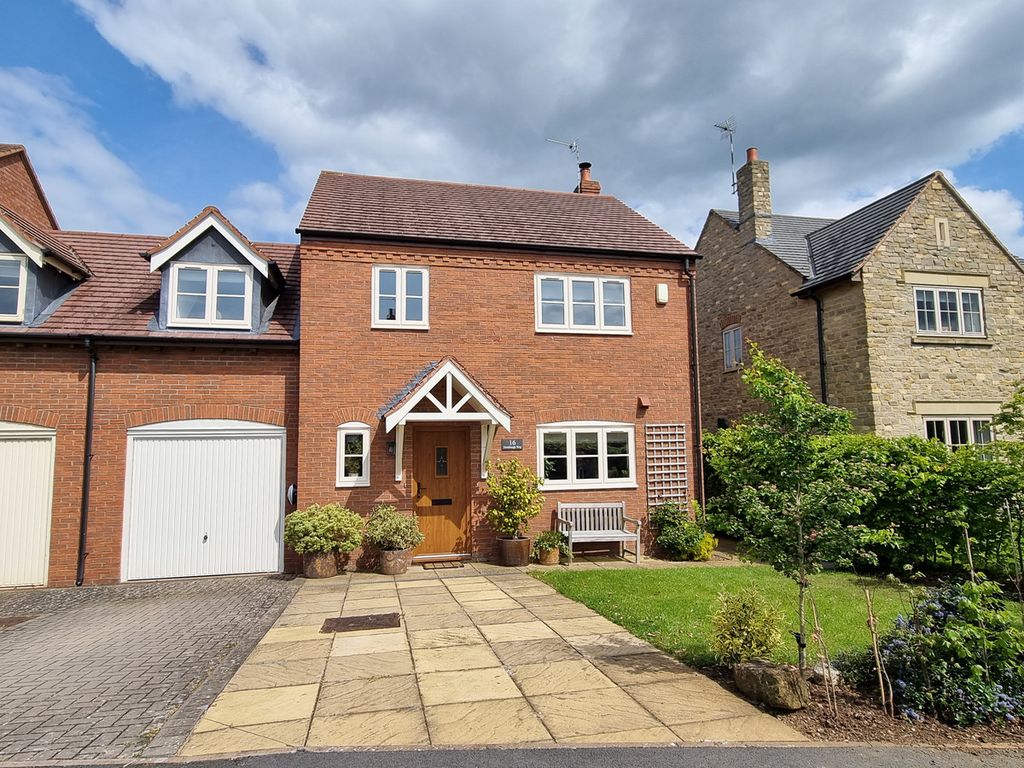 3 bed link-detached house for sale in Hereburgh Way, Harbury CV33, £495,000