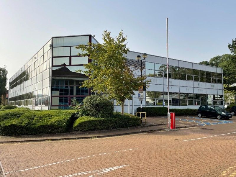 Office to let in 1 The Willows, Mark Road, Hemel Hempstead Industrial Estate, Hemel Hempstead, Hertfordshire HP2, Non quoting