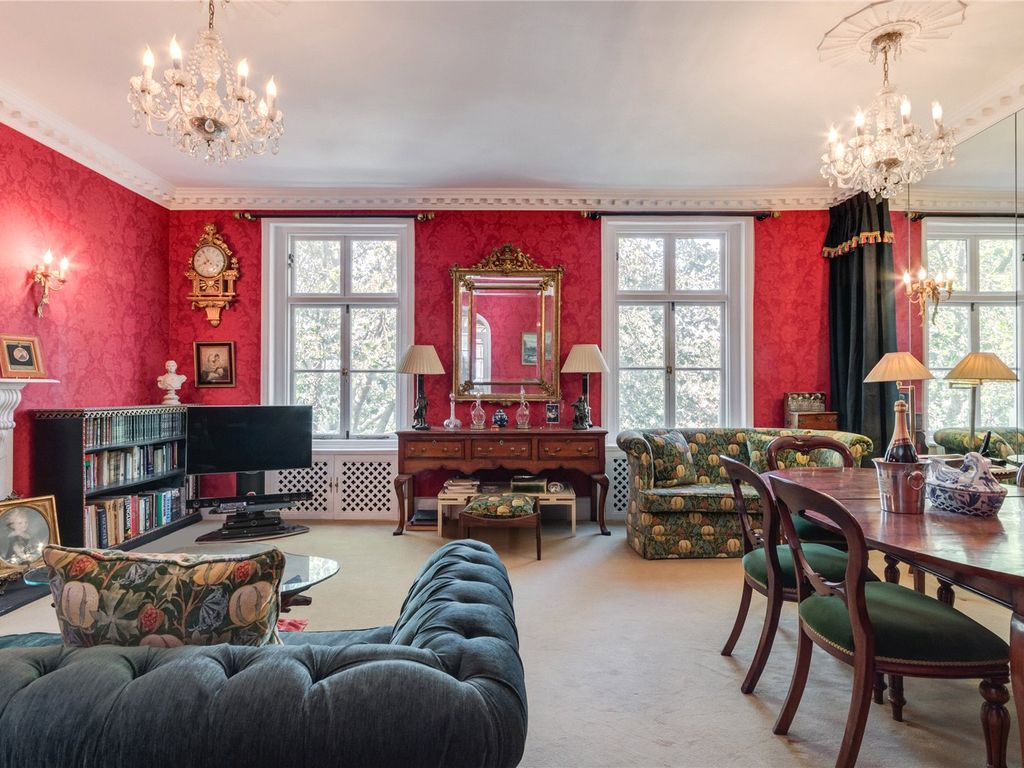 3 bed flat for sale in Sussex Gardens, Hyde Park W2, £1,200,000