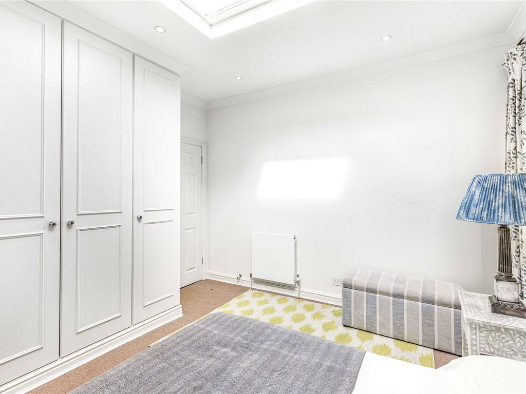 2 bed flat for sale in Dymock Street, London SW6, £725,000