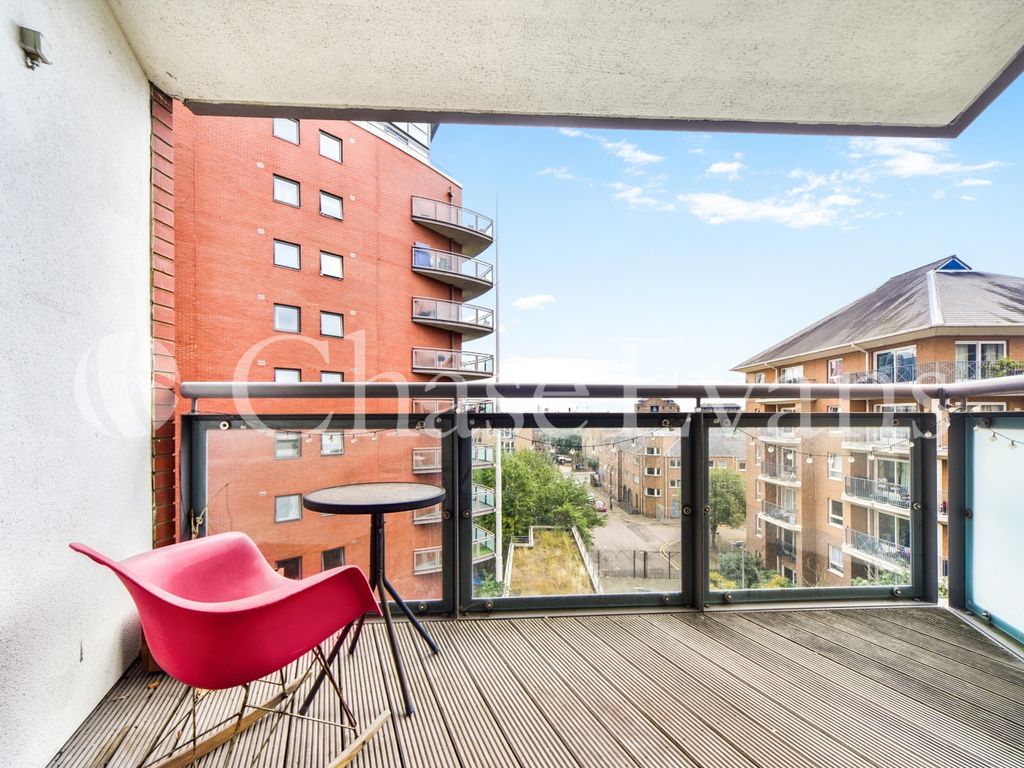 1 bed flat for sale in Orion Point, The Odyssey, Canary Wharf E14, £360,000