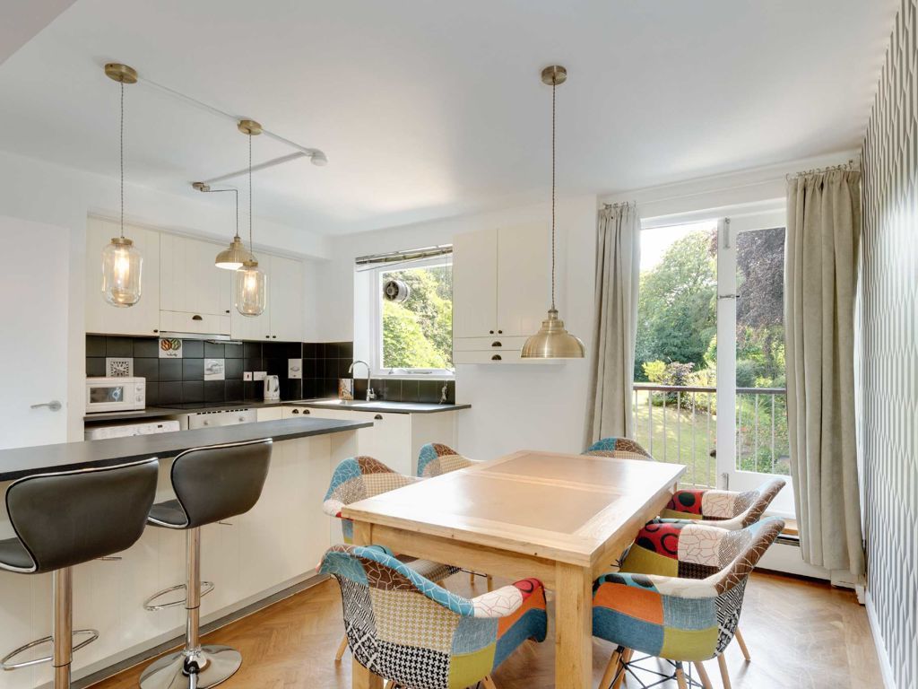 3 bed flat for sale in Branch Hill, London NW3, £1,150,000