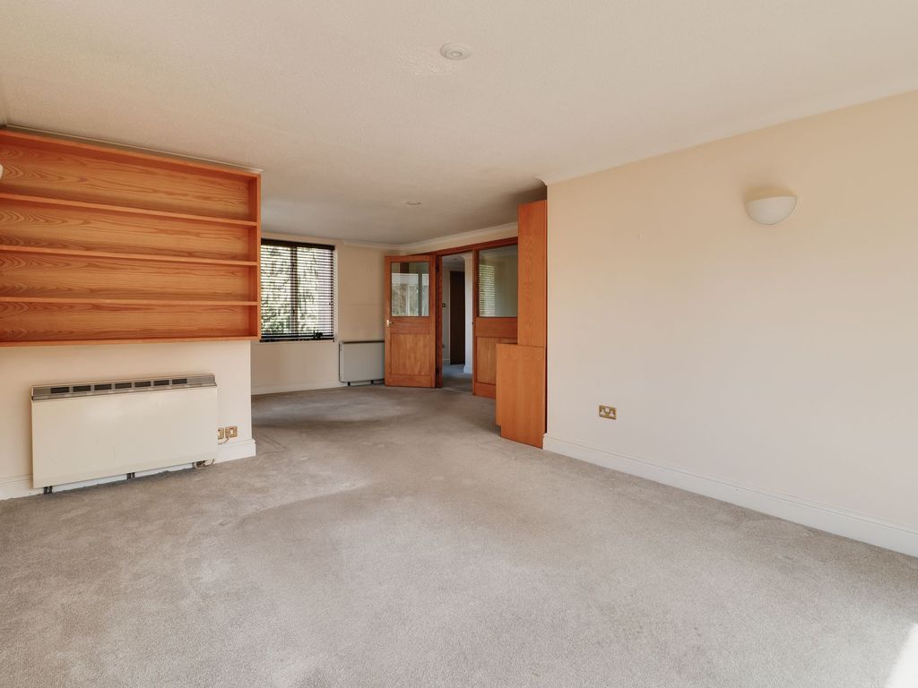 3 bed flat for sale in Brooklands Avenue, Brooklands Court Brooklands Avenue CB2, £500,000